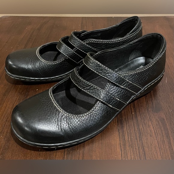 Clarks Mary Jane Leather Slip On Shoes, Black,  Women's size 7 - Picture 1 of 10